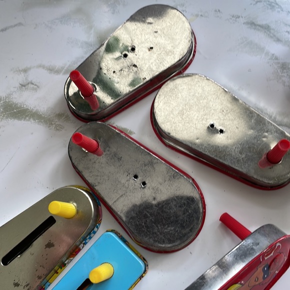 Vintage Metal Noise Makers, 70s Tin Litho Noisemaker Toys - Picture 6 of 9